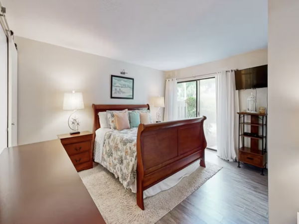 Beautiful Condo with Shared Pool Tennis and Balcony in Hilton Head