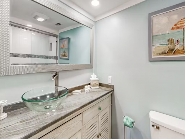 Beautiful Condo with Shared Pool Tennis and Balcony in Hilton Head