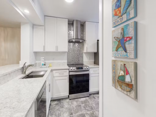 Beautiful Condo with Shared Pool Tennis and Balcony in Hilton Head