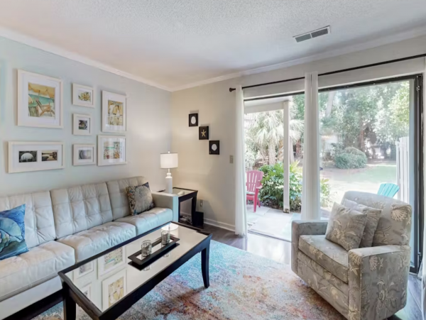 Beautiful Condo with Shared Pool Tennis and Balcony in Hilton Head