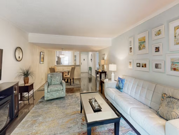 Beautiful Condo with Shared Pool Tennis and Balcony in Hilton Head