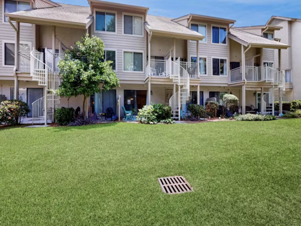 Beautiful Condo with Shared Pool Tennis and Balcony in Hilton Head