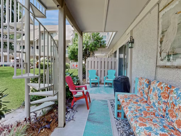 Beautiful Condo with Shared Pool Tennis and Balcony in Hilton Head