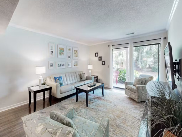 Beautiful Condo with Shared Pool Tennis and Balcony in Hilton Head