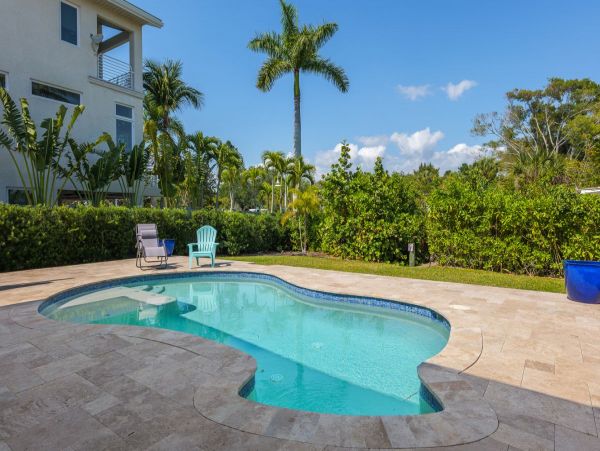 Stunning Vacation Home 3 Bedroom Canalfront
