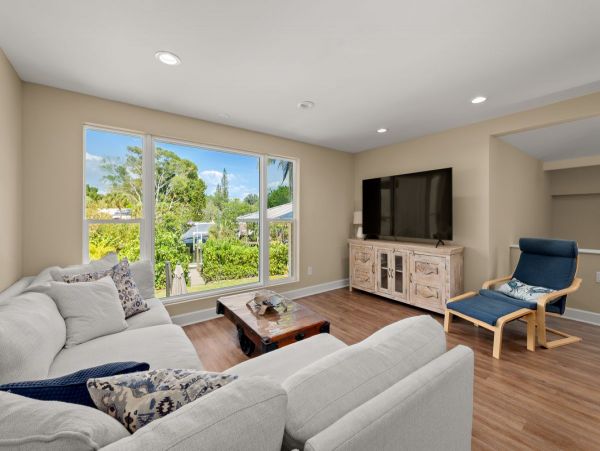 Stunning Vacation Home 3 Bedroom Canalfront
