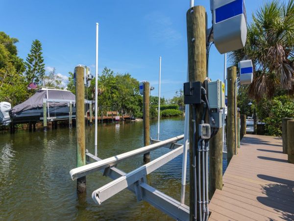 Stunning Vacation Home 3 Bedroom Canalfront