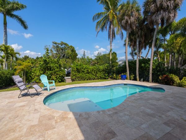 Stunning Vacation Home 3 Bedroom Canalfront