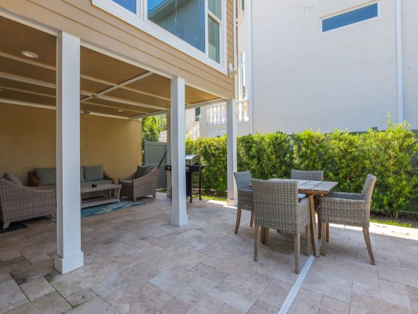 Stunning Vacation Home 3 Bedroom Canalfront