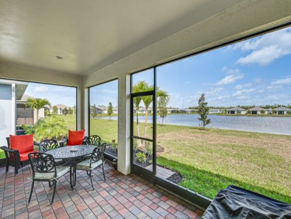 Naples Four Bedroom Stunning Vacation Home