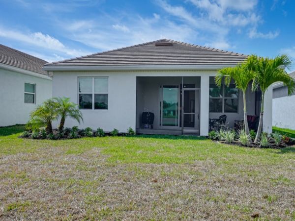 Naples Four Bedroom Stunning Vacation Home