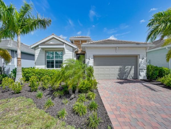 Naples Four Bedroom Stunning Vacation Home