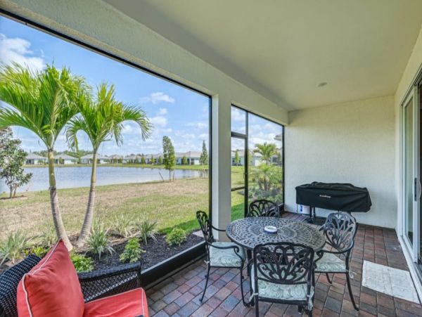 Naples Four Bedroom Stunning Vacation Home