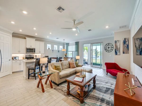 Naples Four Bedroom Stunning Vacation Home
