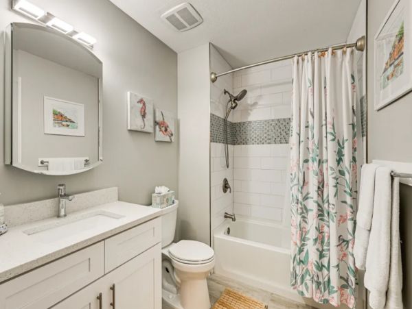 Cozy Two Bedroom Vacation Rental in Naples