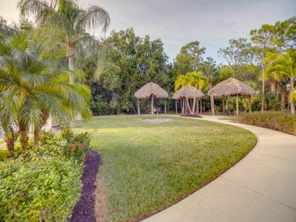 Cozy Two Bedroom Vacation Rental in Naples