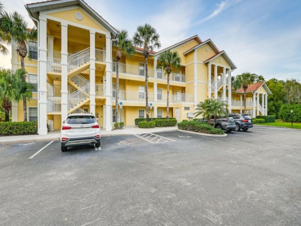 Cozy Two Bedroom Vacation Rental in Naples