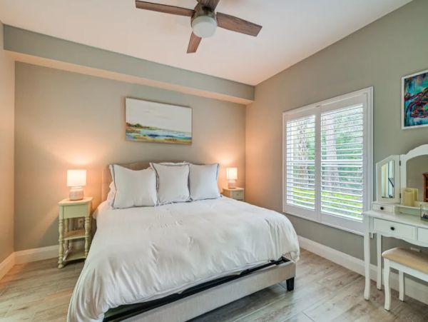 Cozy Two Bedroom Vacation Rental in Naples