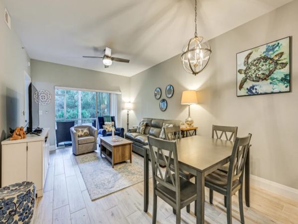 Cozy Two Bedroom Vacation Rental in Naples