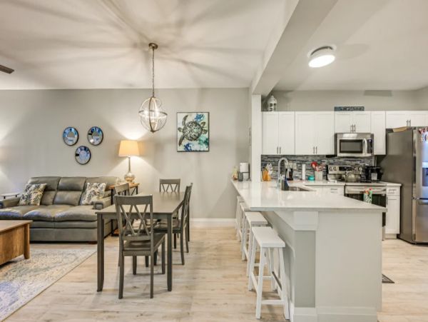 Cozy Two Bedroom Vacation Rental in Naples