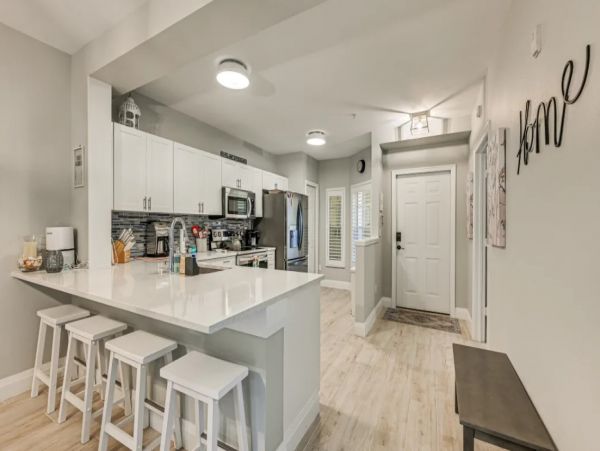 Cozy Two Bedroom Vacation Rental in Naples