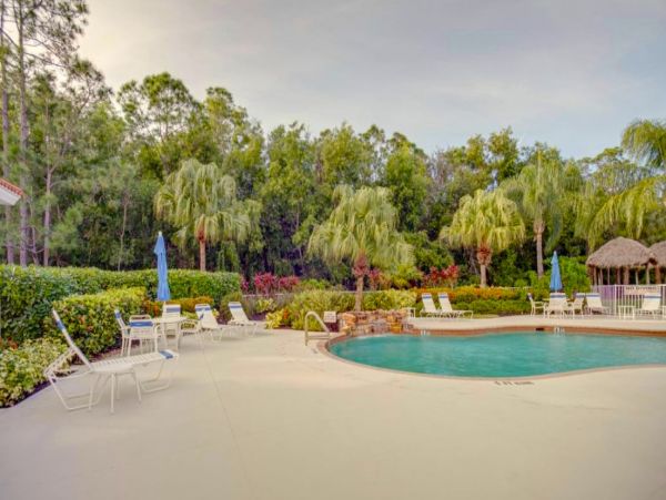 Cozy Two Bedroom Vacation Rental in Naples