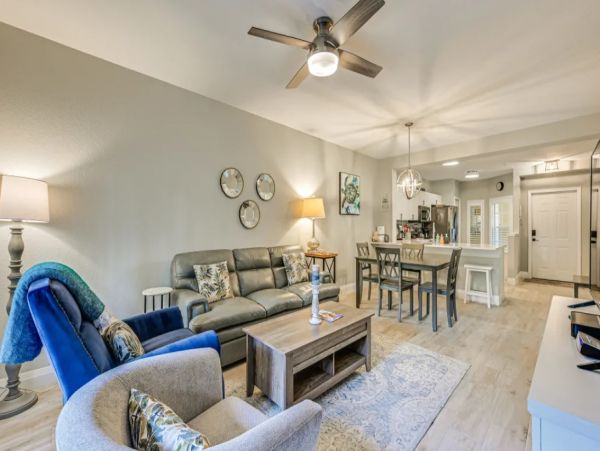 Cozy Two Bedroom Vacation Rental in Naples