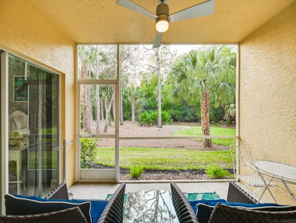 Cozy Two Bedroom Vacation Rental in Naples