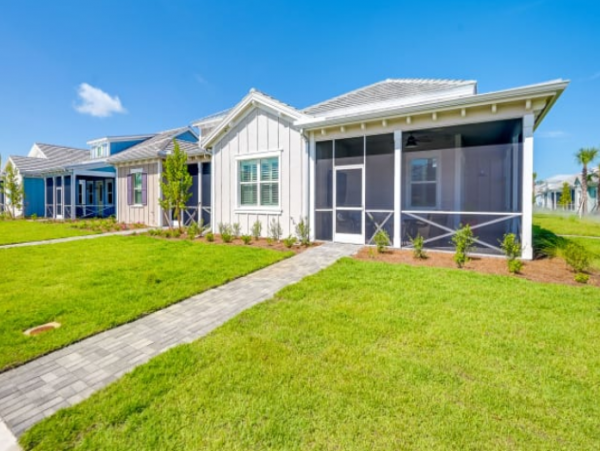 Modern 2-Bed Naples Retreat with Screened Porch