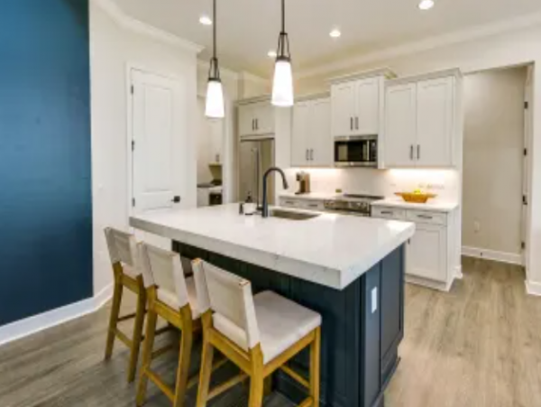 Modern 2-Bed Naples Retreat with Screened Porch