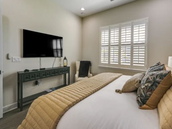Modern 2-Bed Naples Retreat with Screened Porch