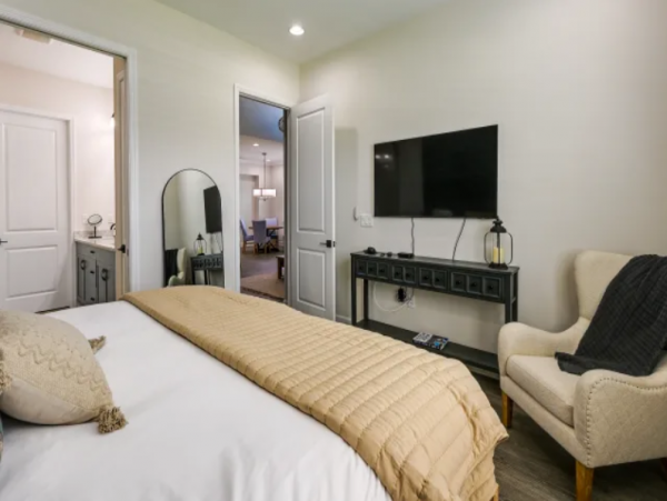 Modern 2-Bed Naples Retreat with Screened Porch