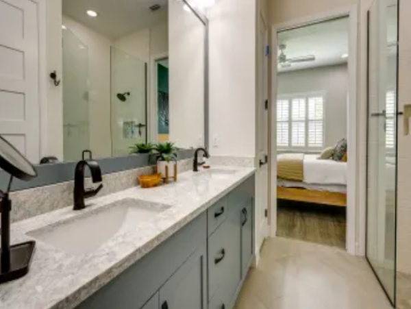 Modern 2-Bed Naples Retreat with Screened Porch