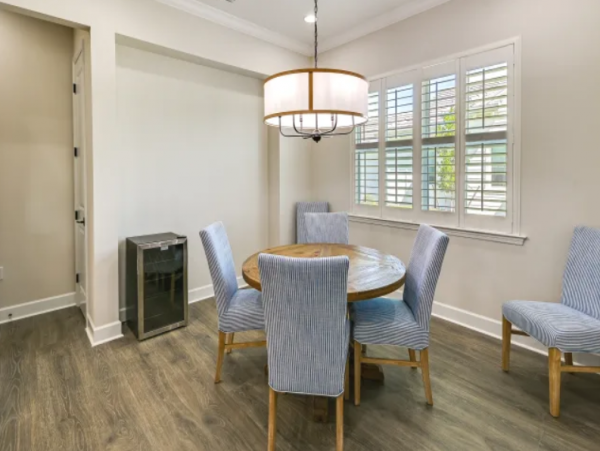 Modern 2-Bed Naples Retreat with Screened Porch