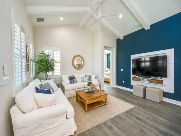 Modern 2-Bed Naples Retreat with Screened Porch