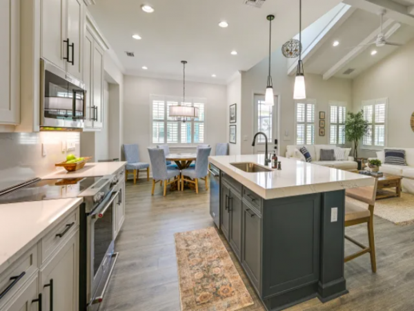 Modern 2-Bed Naples Retreat with Screened Porch