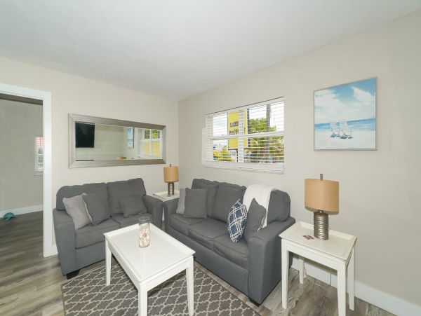 Ultimate Siesta Key Retreat: Beach, Dining & Entertainment Nearby
