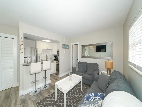 Ultimate Siesta Key Retreat: Beach, Dining & Entertainment Nearby