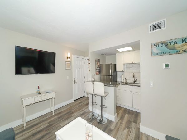 Ultimate Siesta Key Retreat: Beach, Dining & Entertainment Nearby