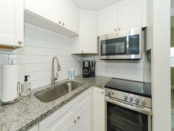 Ultimate Siesta Key Retreat: Beach, Dining & Entertainment Nearby