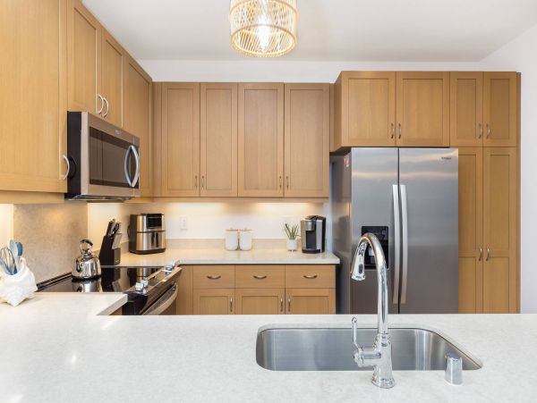 Serene Waianae Retreat: Ocean Views & Modern Amenities