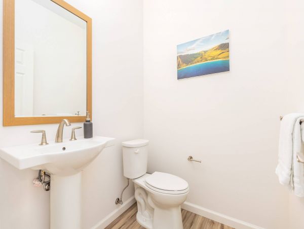 Serene Waianae Retreat: Ocean Views & Modern Amenities