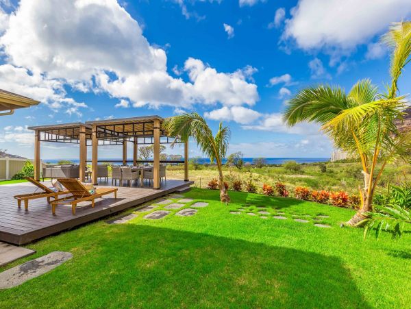 Serene Waianae Retreat: Ocean Views & Modern Amenities