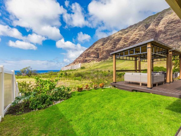 Serene Waianae Retreat: Ocean Views & Modern Amenities