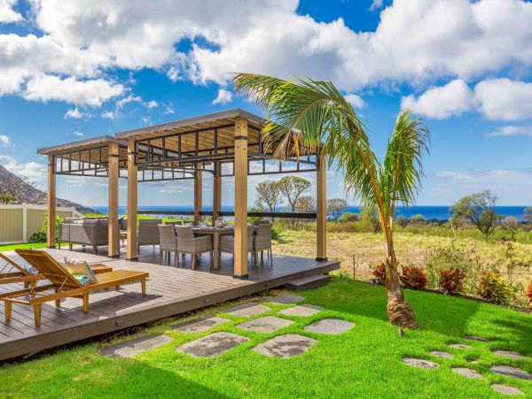 Serene Waianae Retreat: Ocean Views & Modern Amenities