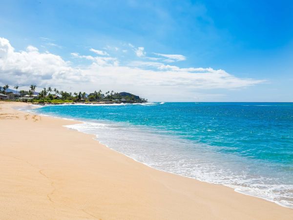 Serene Waianae Retreat: Ocean Views & Modern Amenities