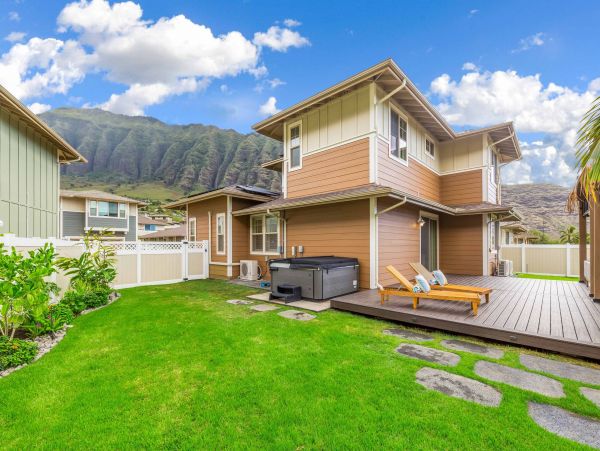 Serene Waianae Retreat: Ocean Views & Modern Amenities