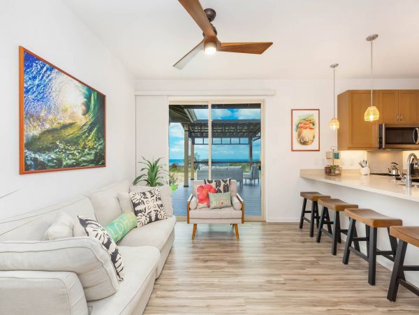 Serene Waianae Retreat: Ocean Views & Modern Amenities
