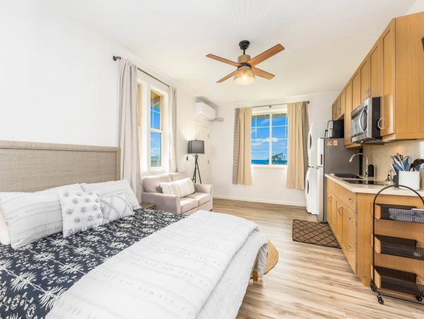 Serene Waianae Retreat: Ocean Views & Modern Amenities