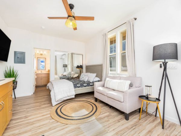 Serene Waianae Retreat: Ocean Views & Modern Amenities